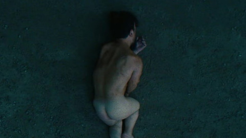 Peter Dinklage Nude as Roman Lunyov. Butt, Shirtless, ground, jogger. 149072