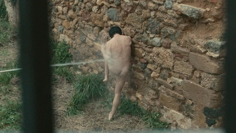 Carlos Alcaide Nude as Manu Villar. Butt, Shirtless, barefoot, hosed down. 149174