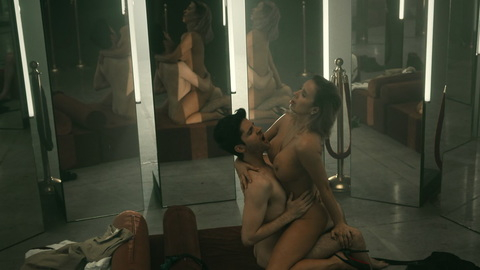 Nudes of Darío 18 Años from Dark Desire. Butt, Sexy, Shirtless, Straight, mirrors, straddling. 169794