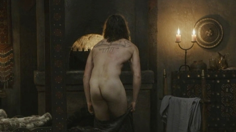 Nudes of Leif Eriksson from Vikings: Valhalla. Butt, Shirtless, long hair, putting on pants. 181452