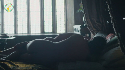 Tom Cullen Naked as Thomas Seymour. Butt, backlit, bed. 177723