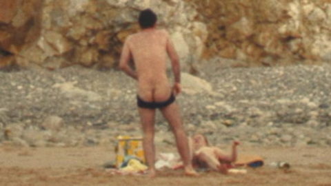 Clément Joyeux Naked as Grand frère plage. Butt, beach, distant. 179859
