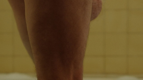 Joaquin Phoenix Naked as Beau Wassermann. Balls, Prosthetic, bathroom, close up. 184899