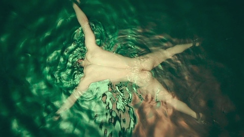 Mauricio Hénao Nude in Fake Profile. Butt, floating, in pool. 195088