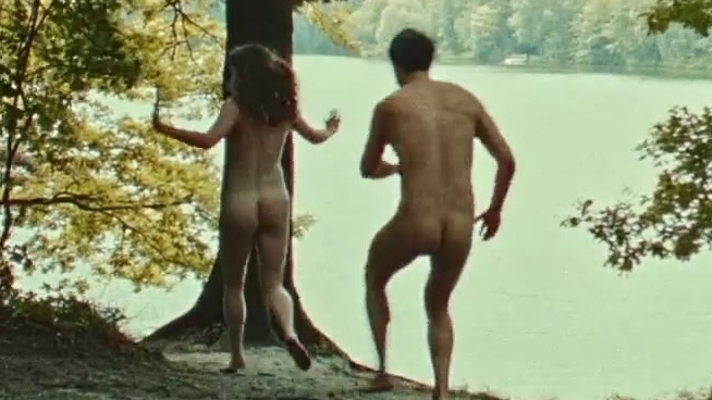 Valentin Postlmayr Naked in Alma & Oskar. Butt, Shirtless, couple, lake. 190429