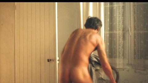 Guillaume Canet Naked in Him. Butt, Shirtless, bedroom, brown hair. 191239