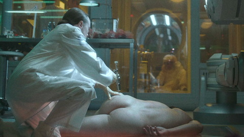 Robert Pattinson Nude in Mickey 17. Butt, face down, injection. 196156