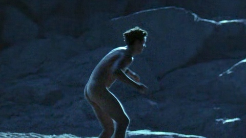 Tom Blyth Nude as Alex Nilsen. Butt, Shirtless, beach, nude. 199958