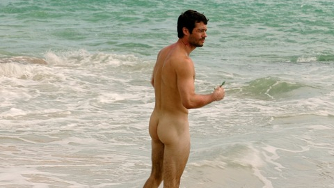 Dylan O'Brien Naked as Bradley Preston. Butt, Shirtless, beach, brown hair. 201405