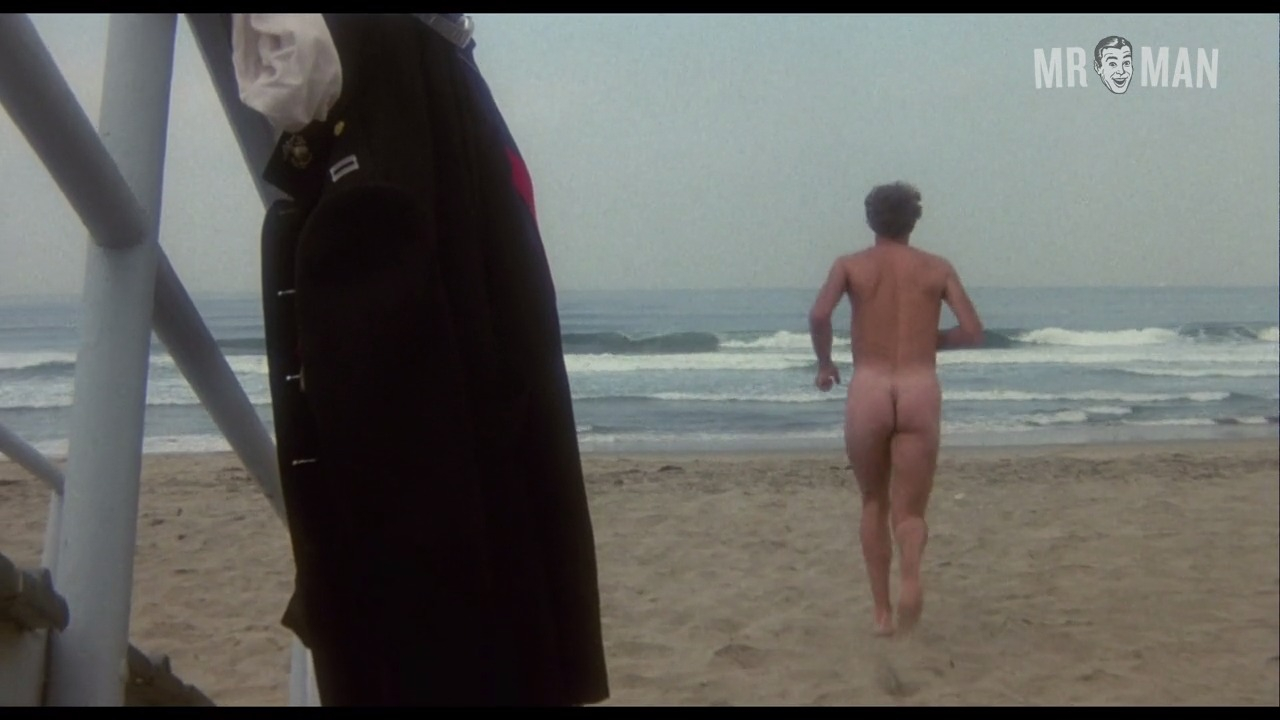 Bruce Dern Nude as Capt. Bob Hyde. Butt, Shirtless. 7322