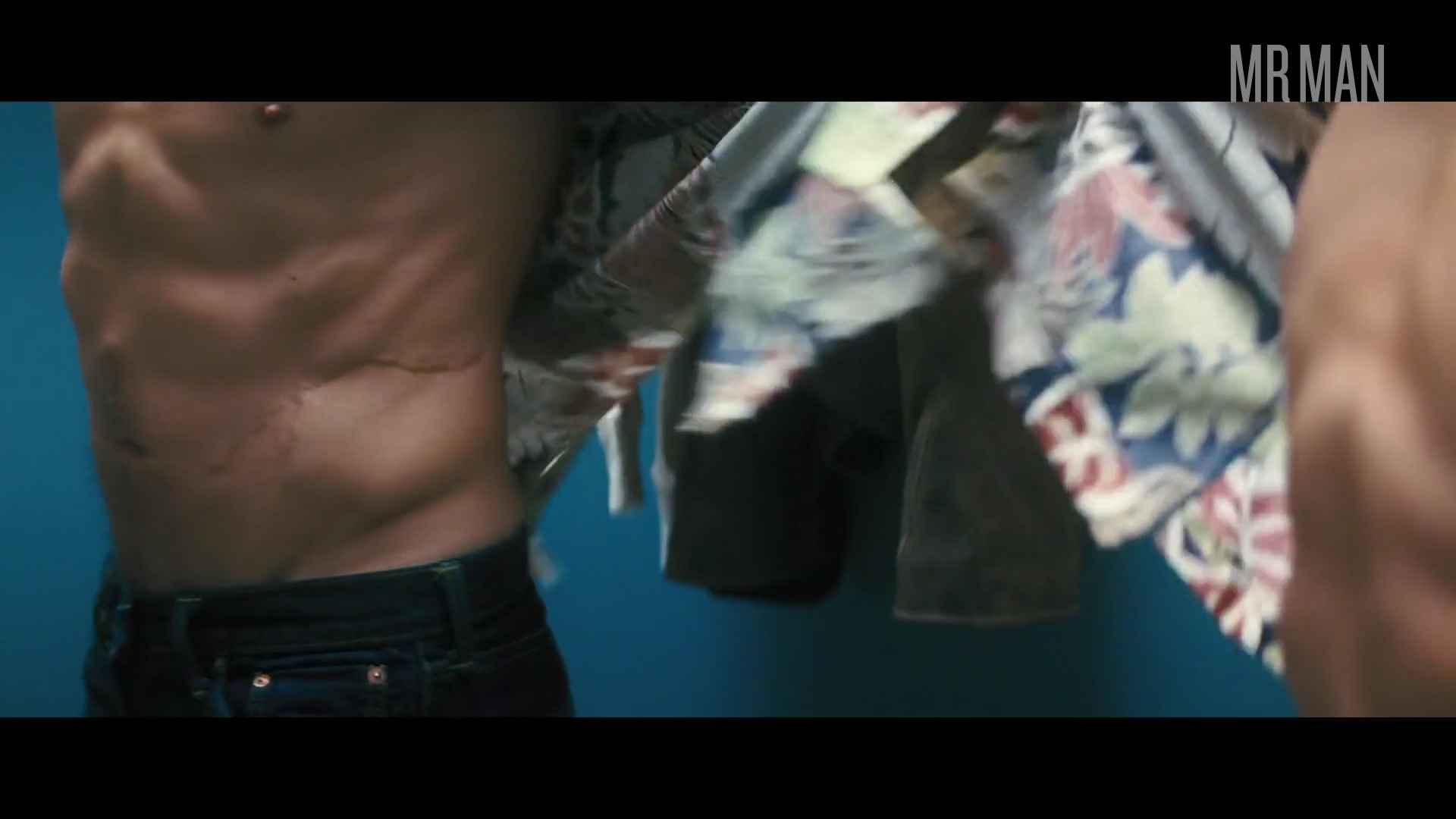 Sexiest Scenes of Jack Reacher from Jack Reacher. Shirtless. 323