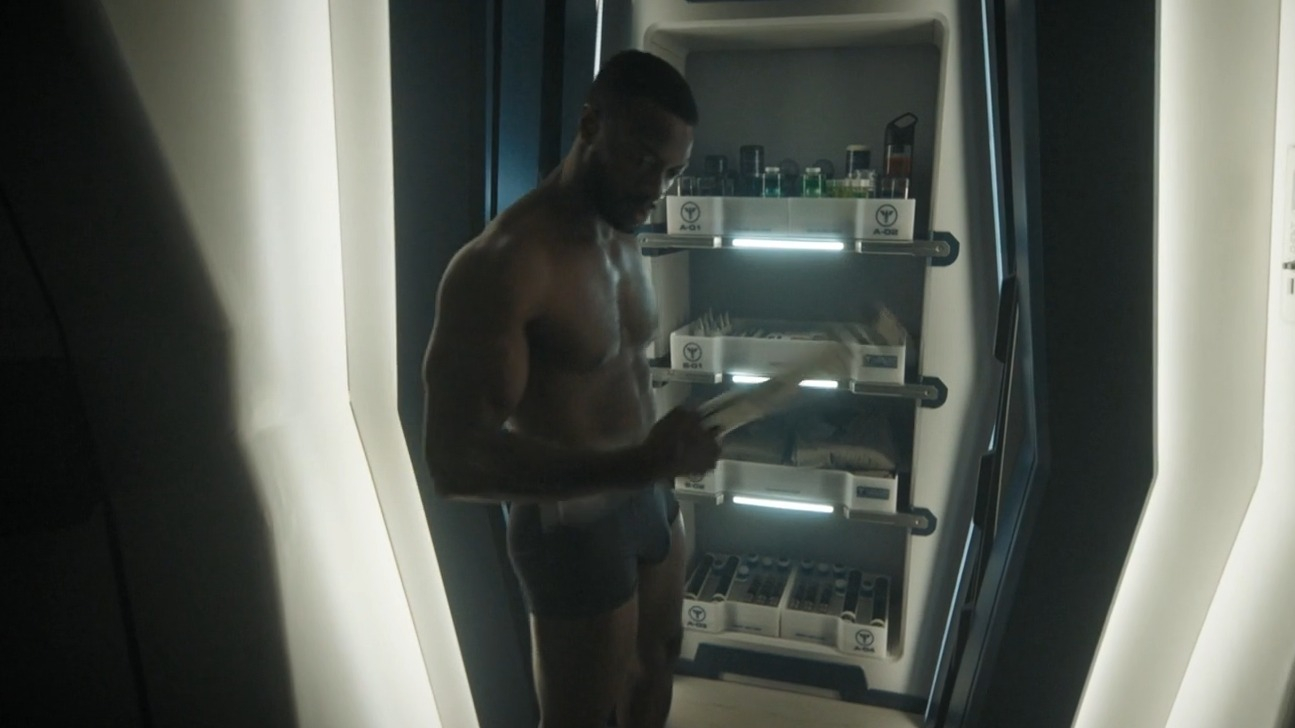 Hottest Aldis Hodge Scene in Star Trek: Discovery. Bulge, Shirtless, Underwear. 27368