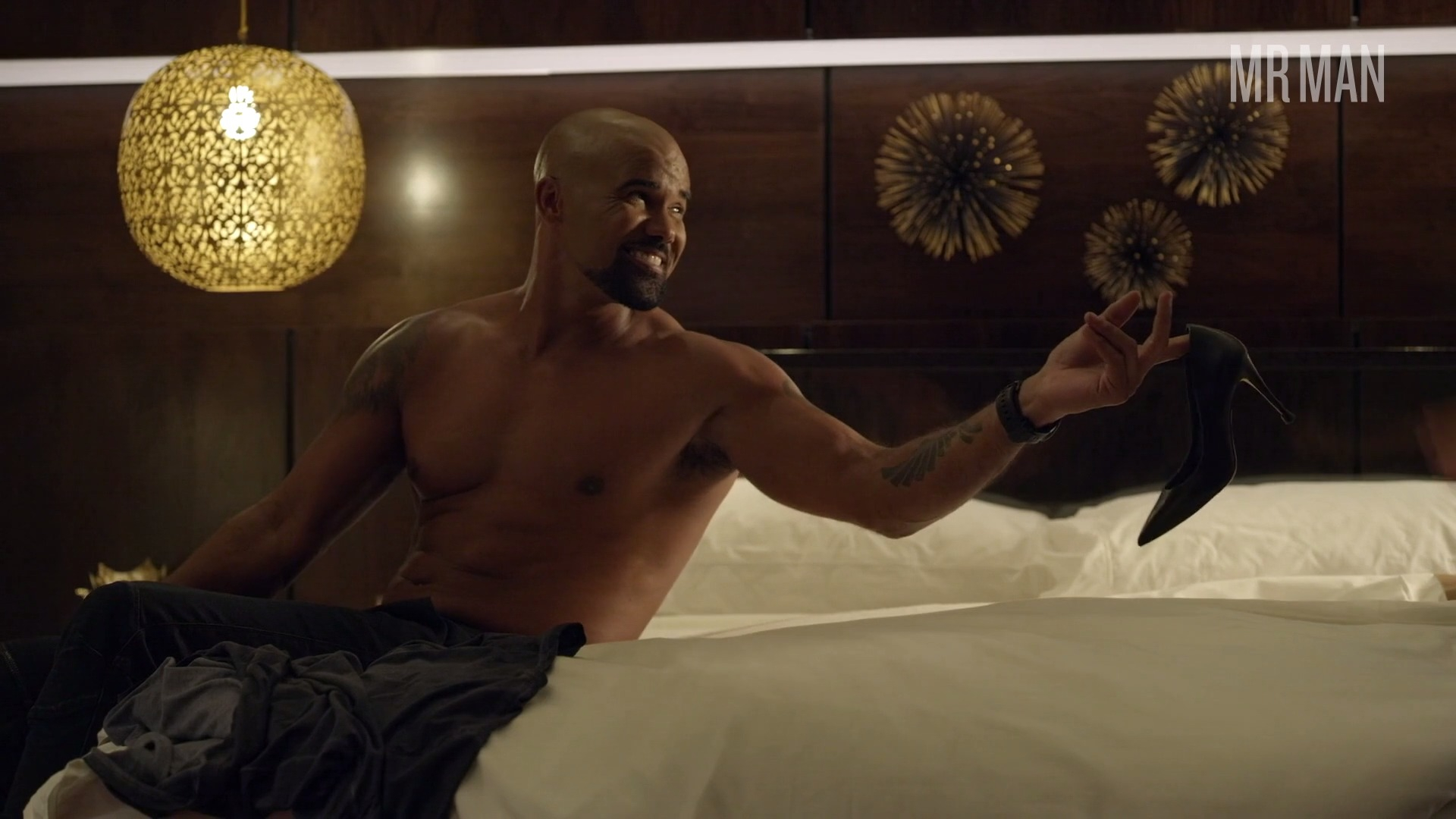 Hottest Shemar Moore Scene in S.W.A.T.. Sexy, Shirtless, straight. 28148