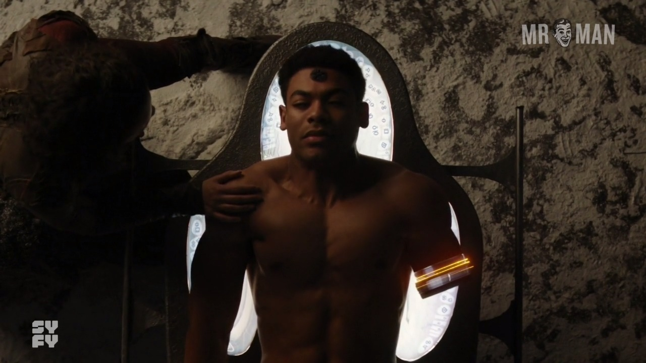 Sexiest Aaron Pierre Scene in Krypton. Shirtless. 24397