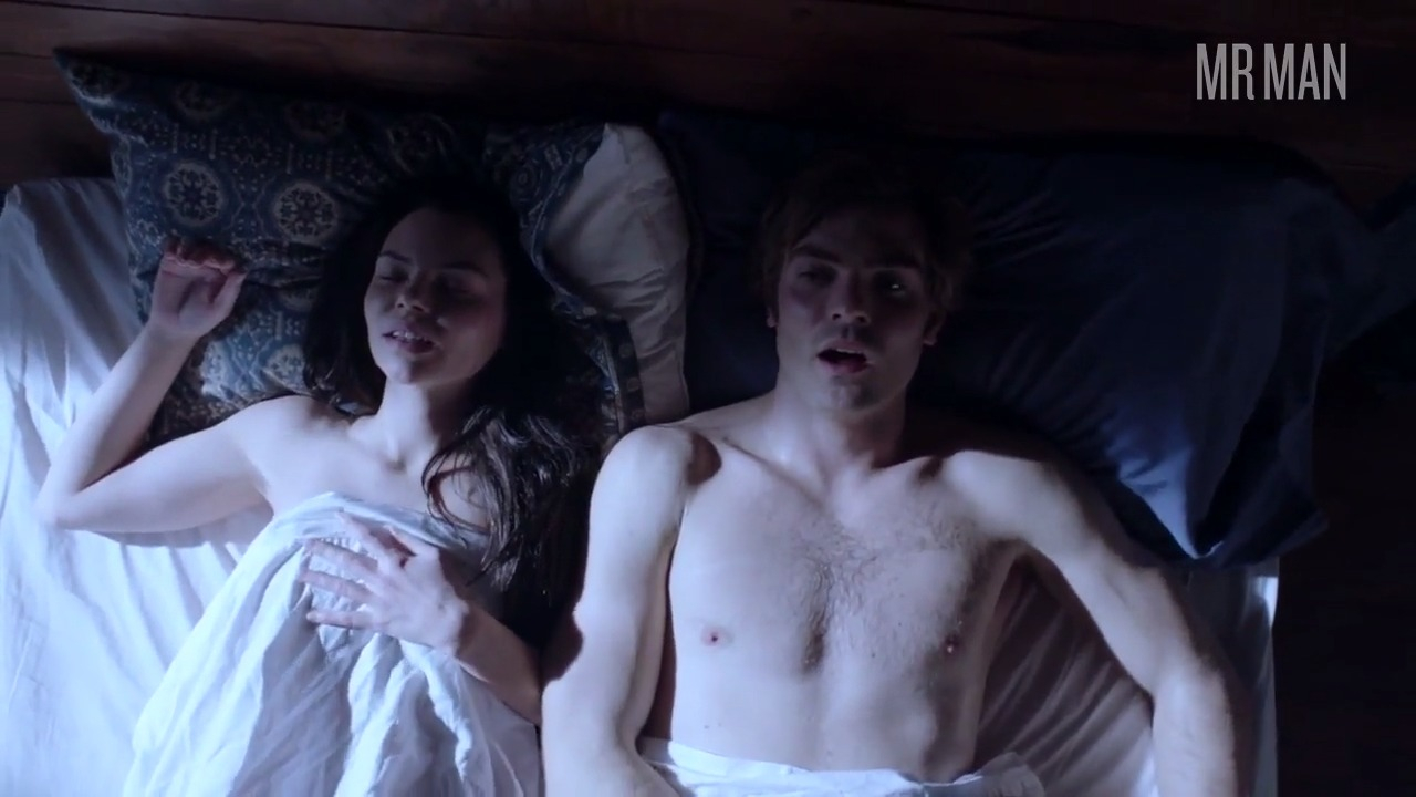 Siren's Sexiest Scenes with Alex Roe. Shirtless, Straight. 49380