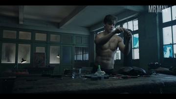 Brenton Thwaites in Titans (2018-2023) Shirtless Bathing Suit Shirtless 26697