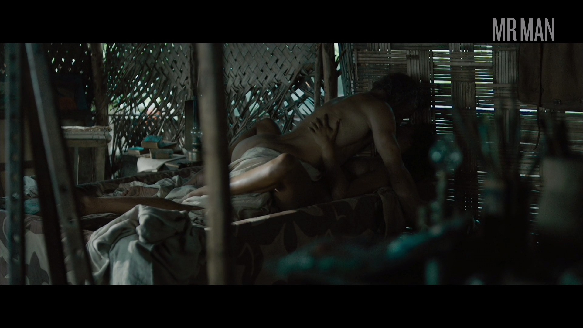 Vincent Cassel Nude as Paul Gauguin. Butt, Straight, shirtless. 27170