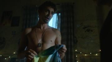 The Umbrella Academy's Sexiest Scenes with Robert Sheehan. Shirtless, bulge, gay. 30756