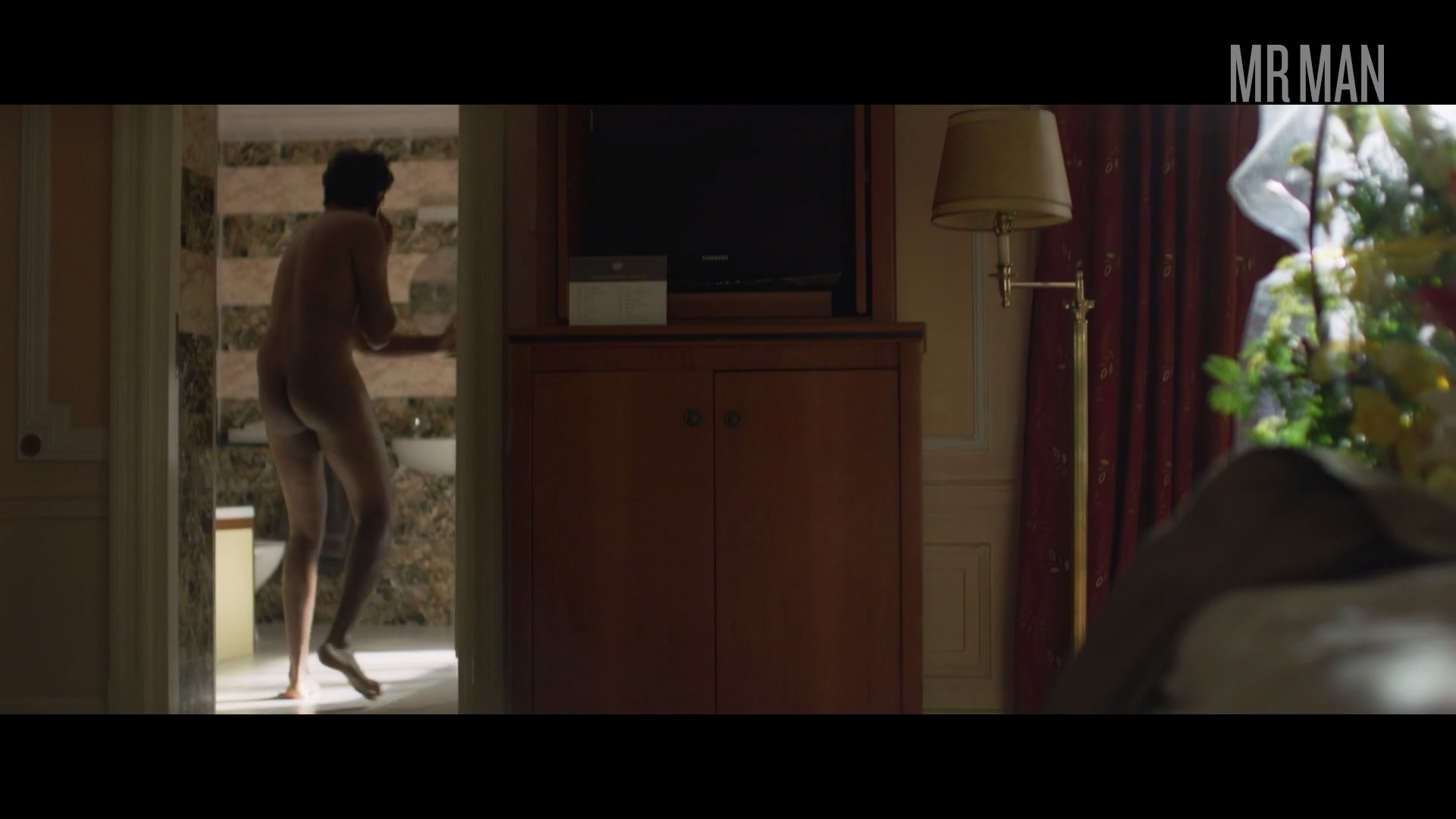 Himesh Patel in Yesterday (2019) Butt Sexy Shirtless Butt Sexy 40314