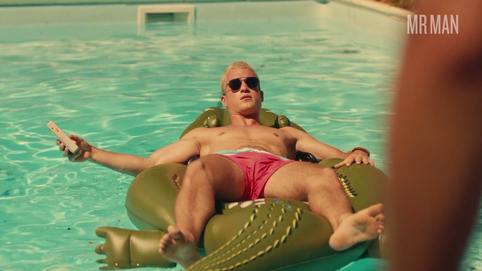 Hottest Léonard Scenes. Bathing Suit, Shirtless, sexy. 46515