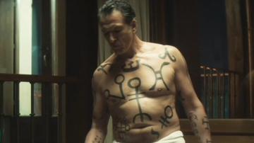 Sexiest Scenes of Angelo from 30 Coins. Shirtless. 58163