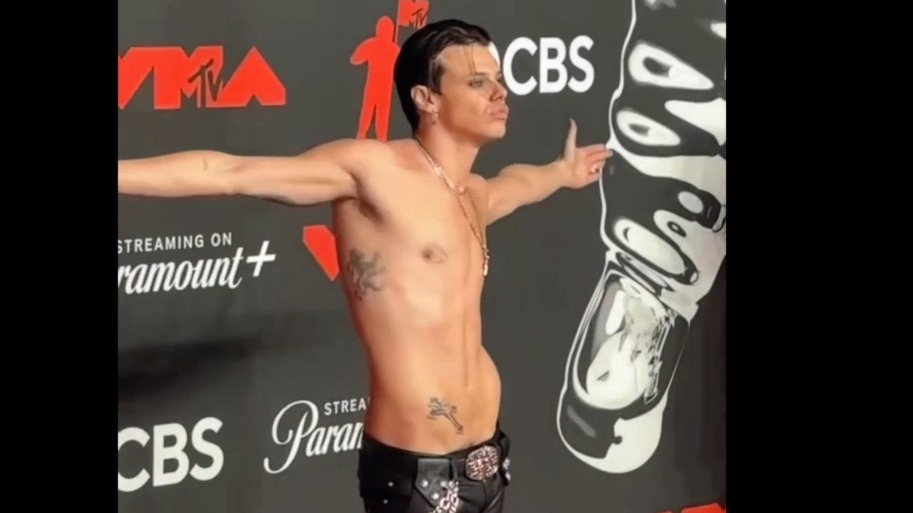 Sexiest Scenes of Self from MTV Video Music Awards. Sexy, Shirtless. 82313