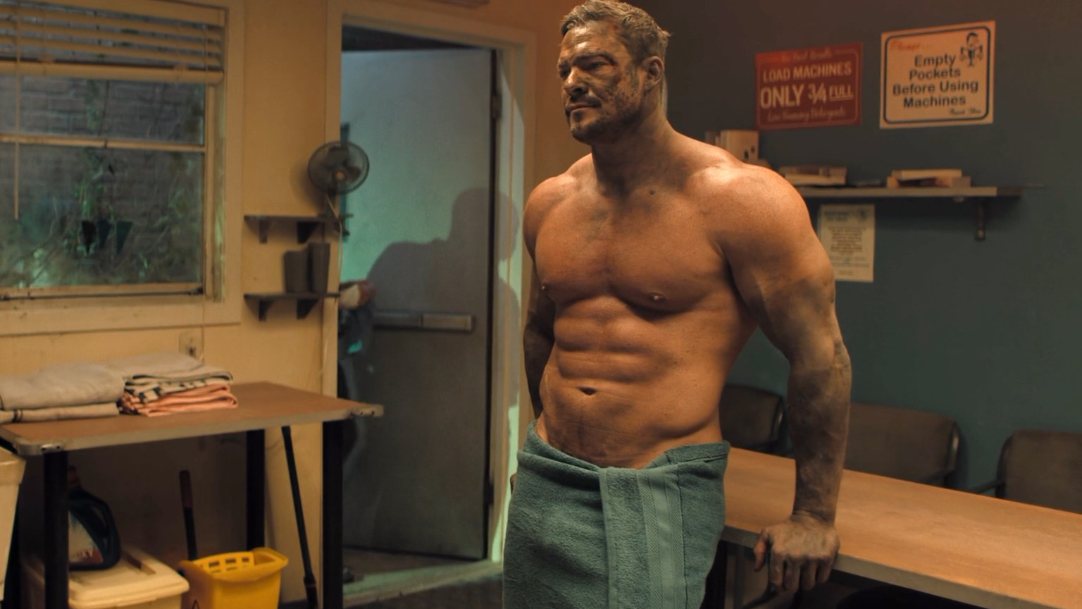 Hottest Alan Ritchson Scene in Reacher. Shirtless, bulge, butt. 81248