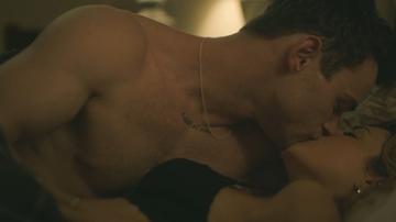 Thomas Doherty in Tell Me Lies (2022) Shirtless Straight Underwear Butt Shirtless 80129