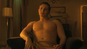 Javier Bardem, Julian Larach in Monster (2022-2025) Gay Shirtless Gay Sexy 80140