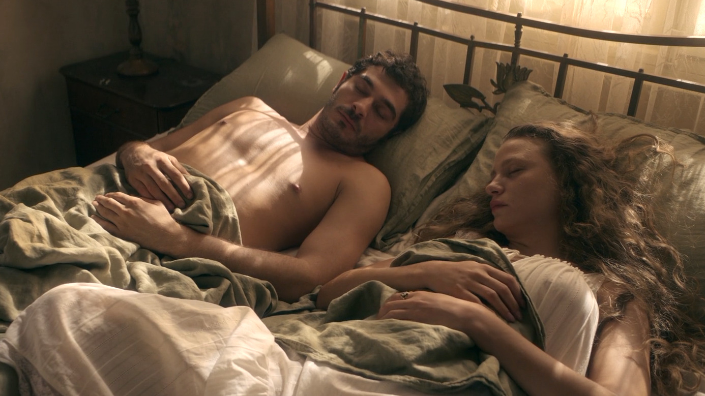 Sexiest Scenes of Maran Yaloglu from Shahmaran. Shirtless, balls, butt. 79865