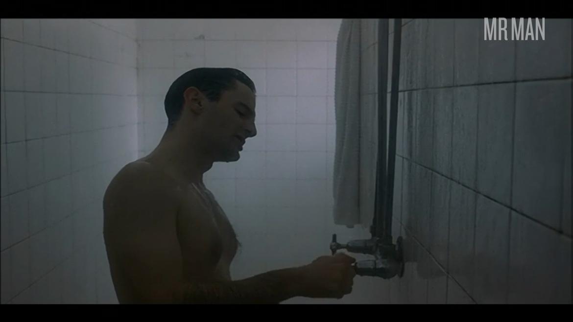 Paul Bettany, Tom Ward in The Heart of Me (2002) Shirtless Butt Sexy 74904