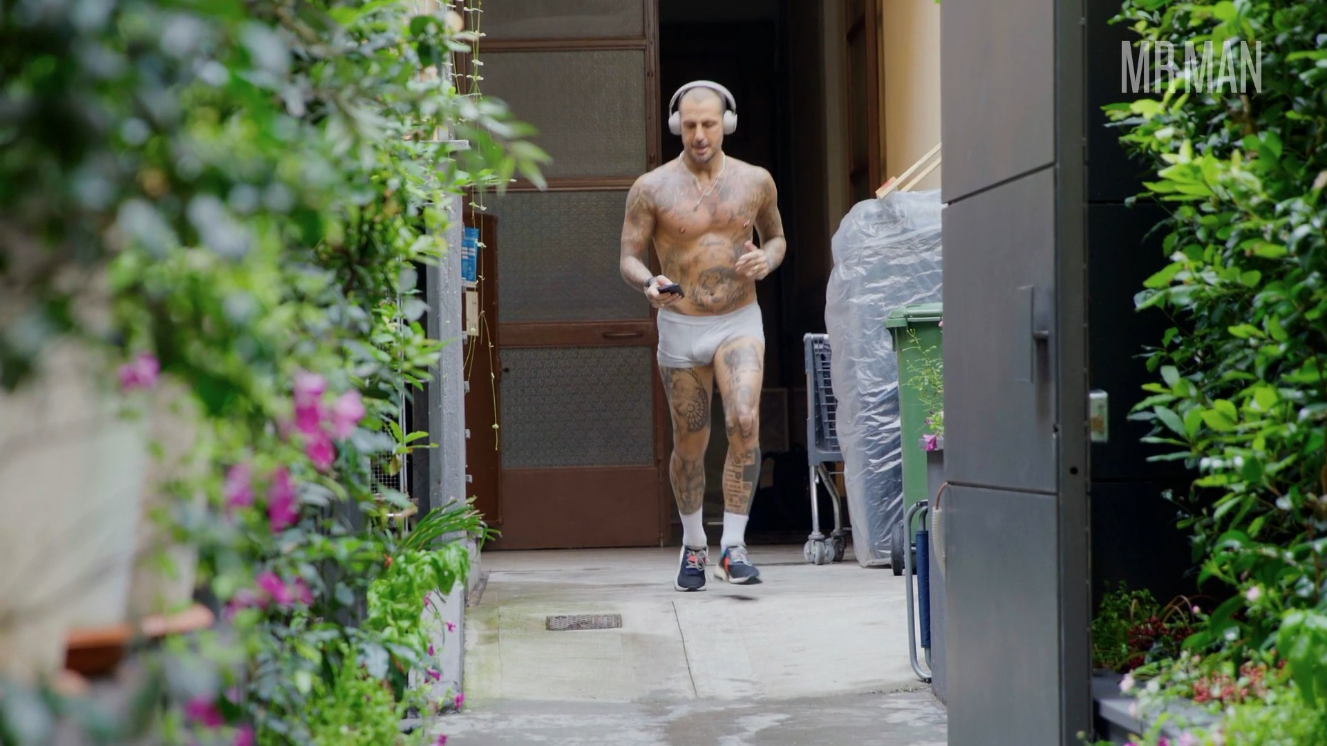 Hottest Fabrizio Corona Scene in Gunther's Millions. Bulge, Shirtless, Underwear, sexy. 74972