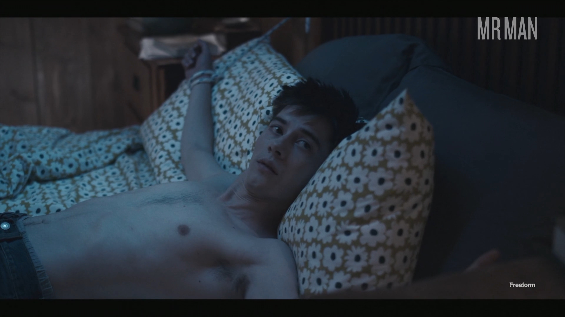 Sexiest Griffin Gluck Scene in Cruel Summer. Shirtless. 76501