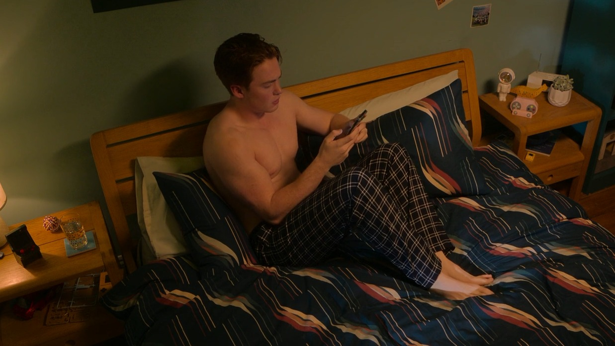 Heartstopper's Sexiest Scenes with Kit Connor. Shirtless, bathing suit, gay. 76626