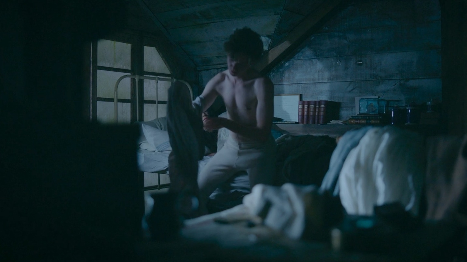 The Artful Dodger's Sexiest Scenes with Thomas Brodie-Sangster. Shirtless. 77628