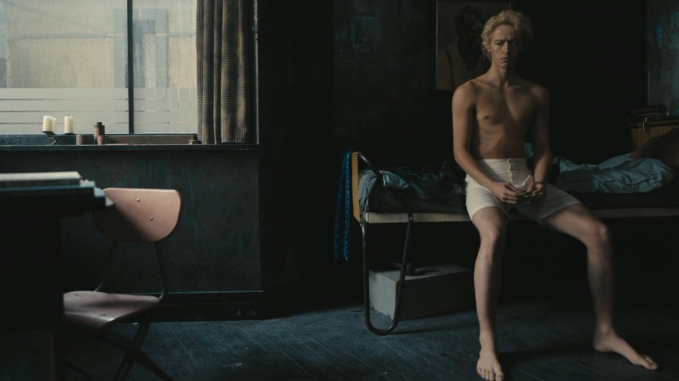 Sexiest Tom Blyth Scene in The Hunger Games: The Ballad of Songbirds & Snakes. Shirtless, underwear. 78211