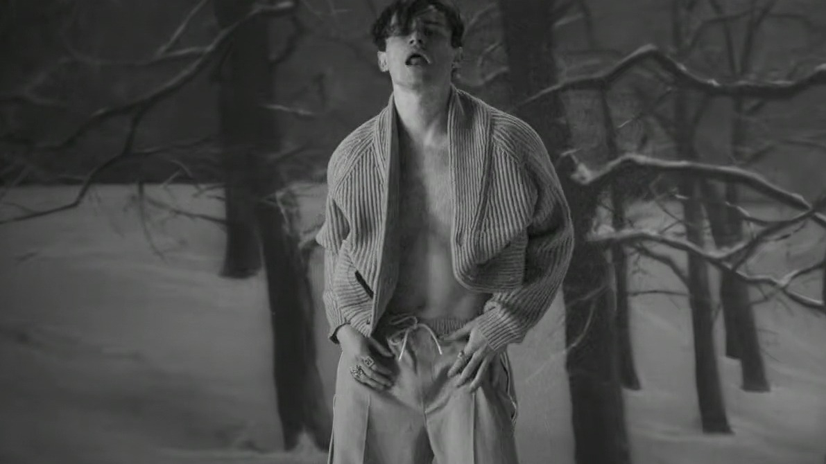 Sexiest Thomas Doherty Scene in Girls5eva. Shirtless. 78517