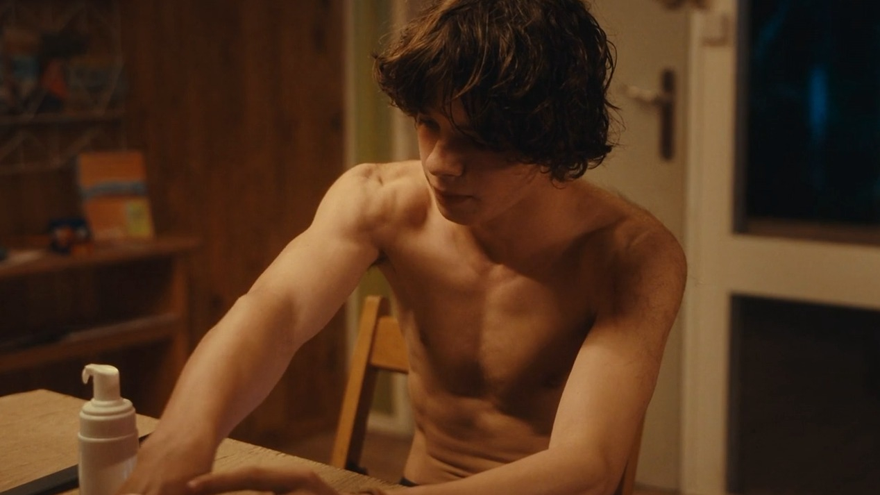Sexiest Paul Kircher Scene in The Animal Kingdom. Shirtless, sexy. 79555
