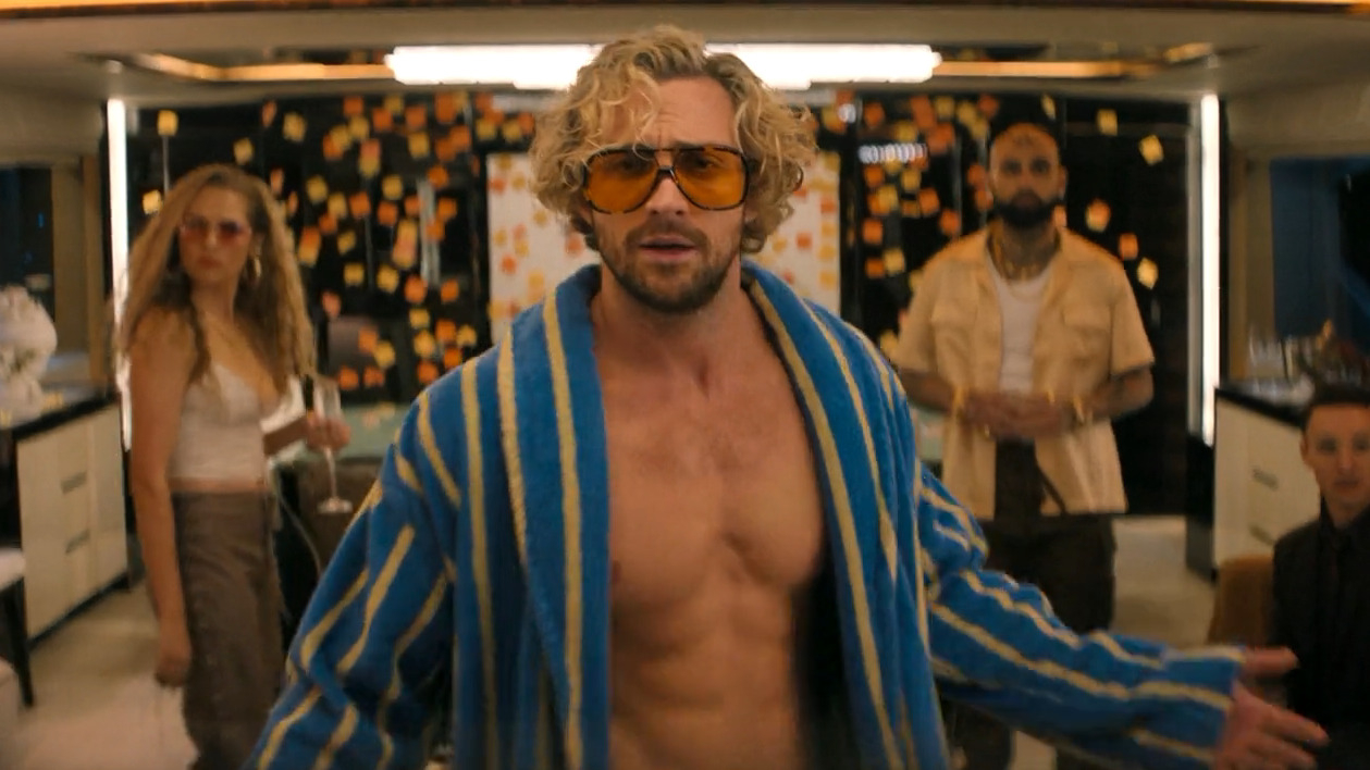 Sexiest Scenes of Tom Ryder from The Fall Guy. Shirtless. 79763