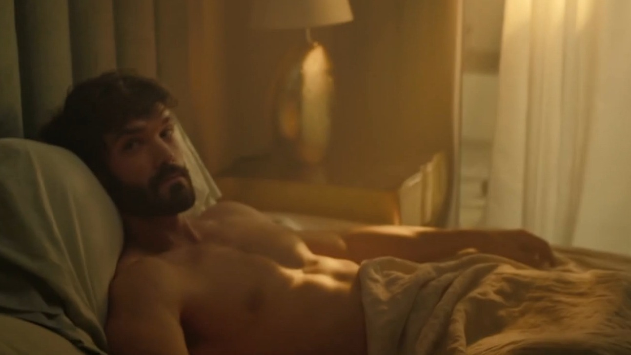 Sexiest Oliver Scenes. Shirtless, butt, straight. 79918