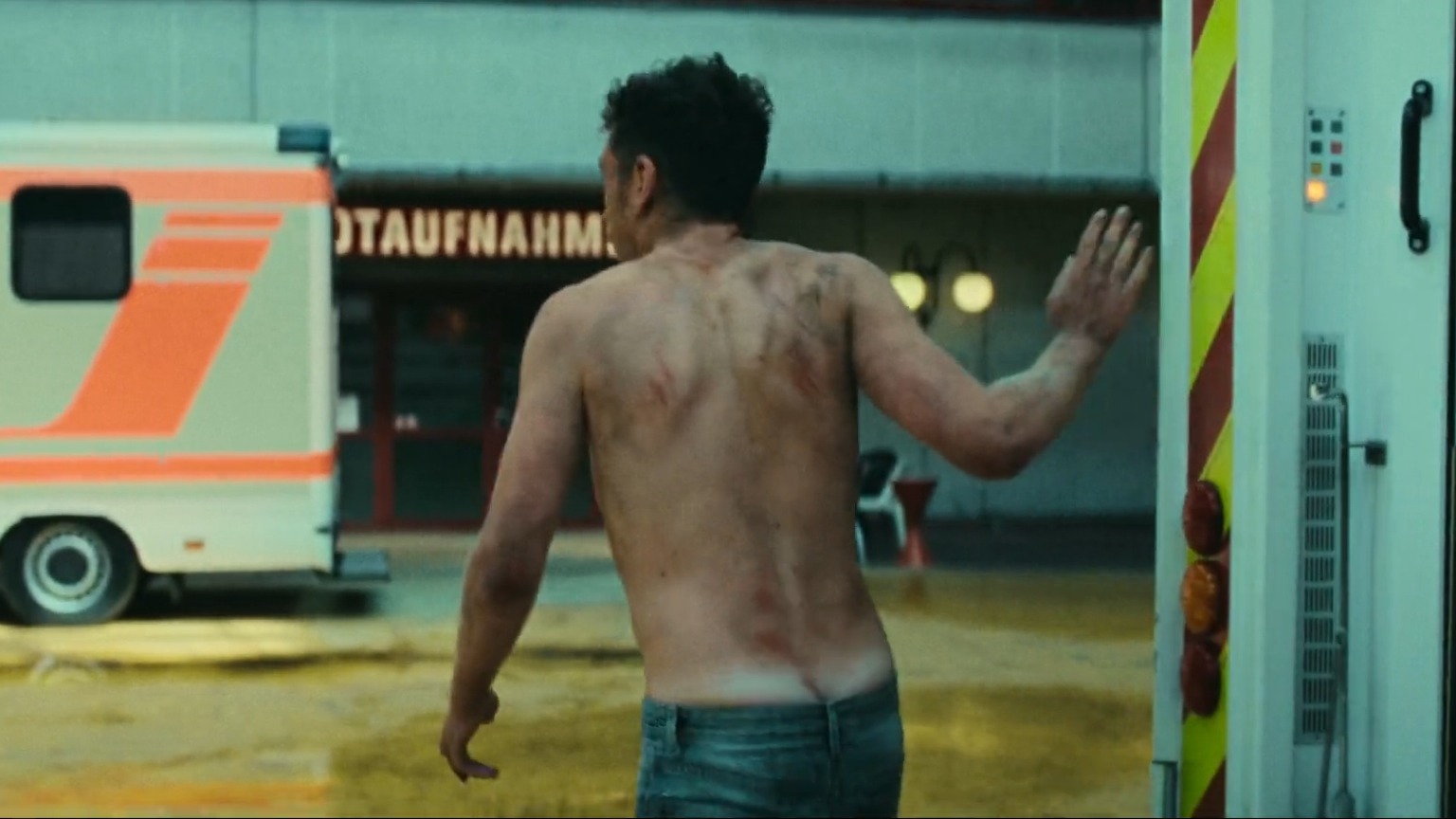 Enrique Fiß Naked in Berlin ER. Butt, Shirtless. 81151