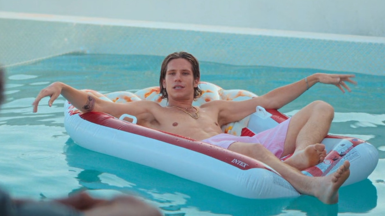 Sexiest Abraham Wapler Scene in Young Millionaires. Bathing Suit, Shirtless, gay, sexy. 82207
