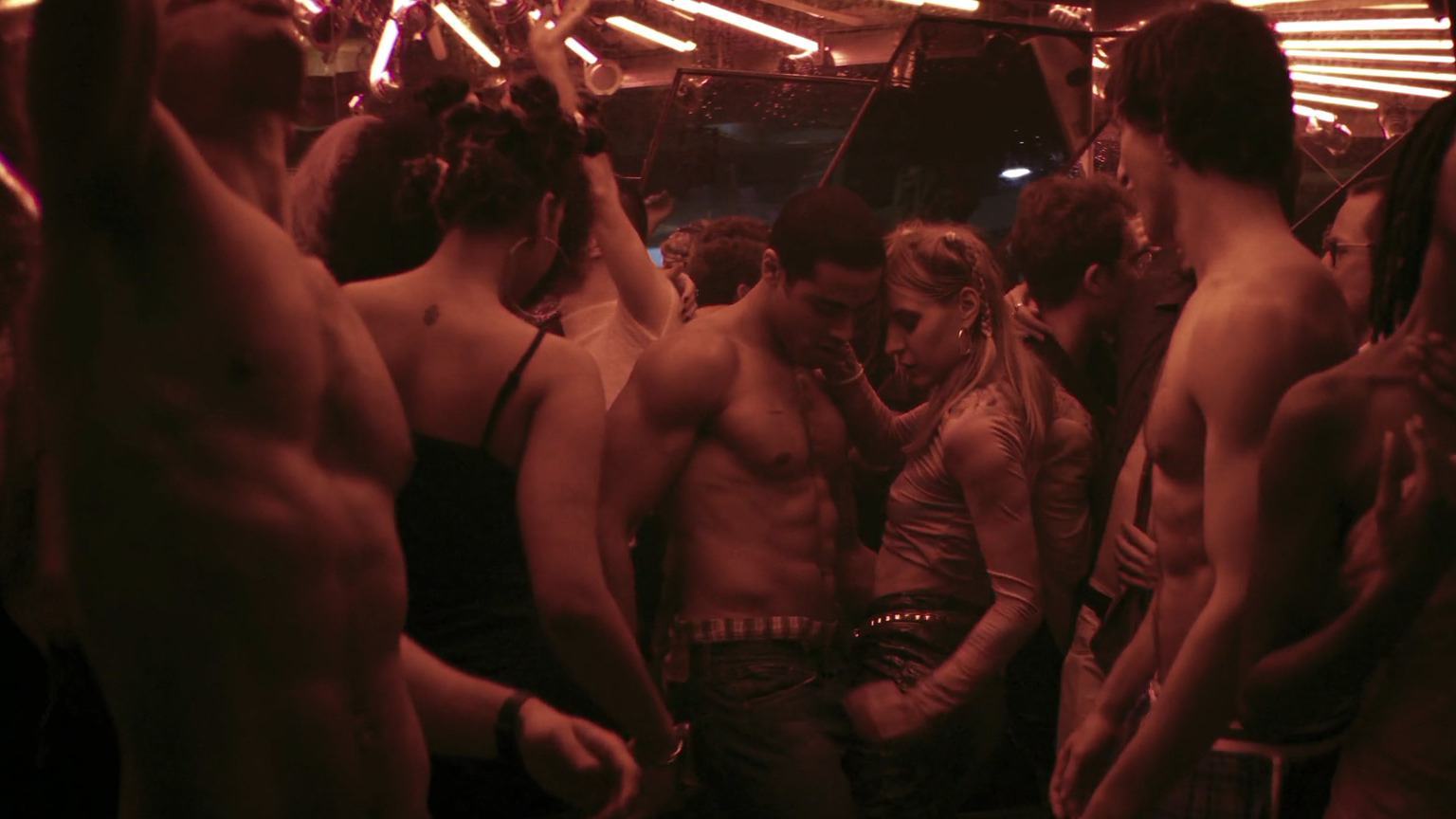 Hottest Namory Bakayoko Scene in Culte - 2Be3. Shirtless, bathing suit, bulge. 82640