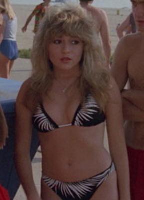 Elizabeth Daily Bikini Breasts 226329