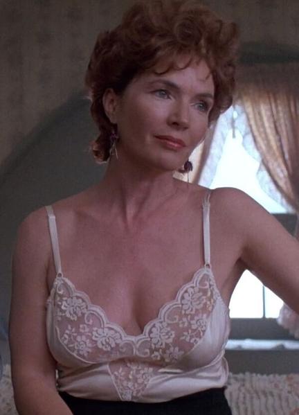 Fionnula Flanagan Nude Photos 220797