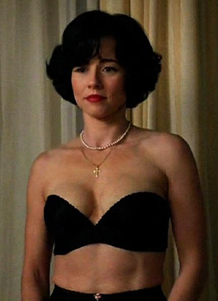 Linda Cardellini Sexy Photos 216933