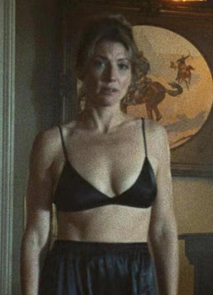 Ari Graynor Nude Photos 289521