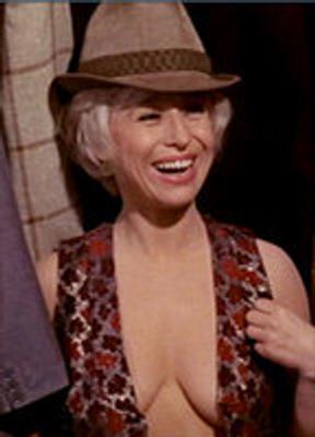 Barbara Windsor Bikini Breasts 232188