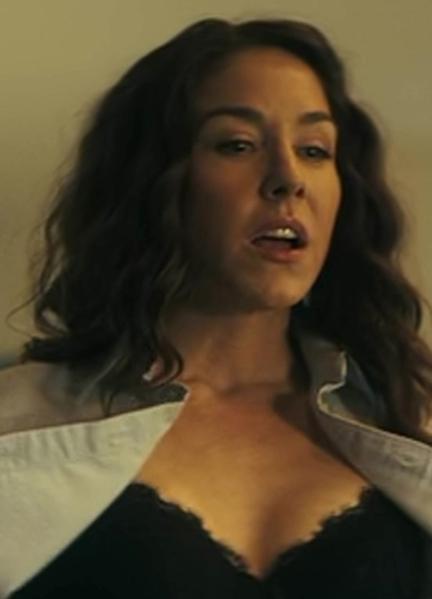 Sexiest Erin Karpluk Scenes 292123