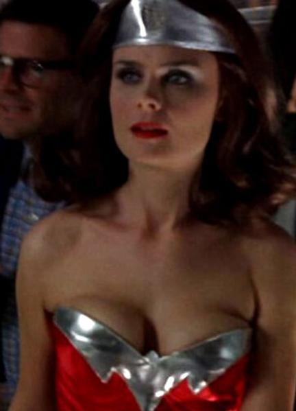 Sexiest Emily Deschanel Scenes 226143